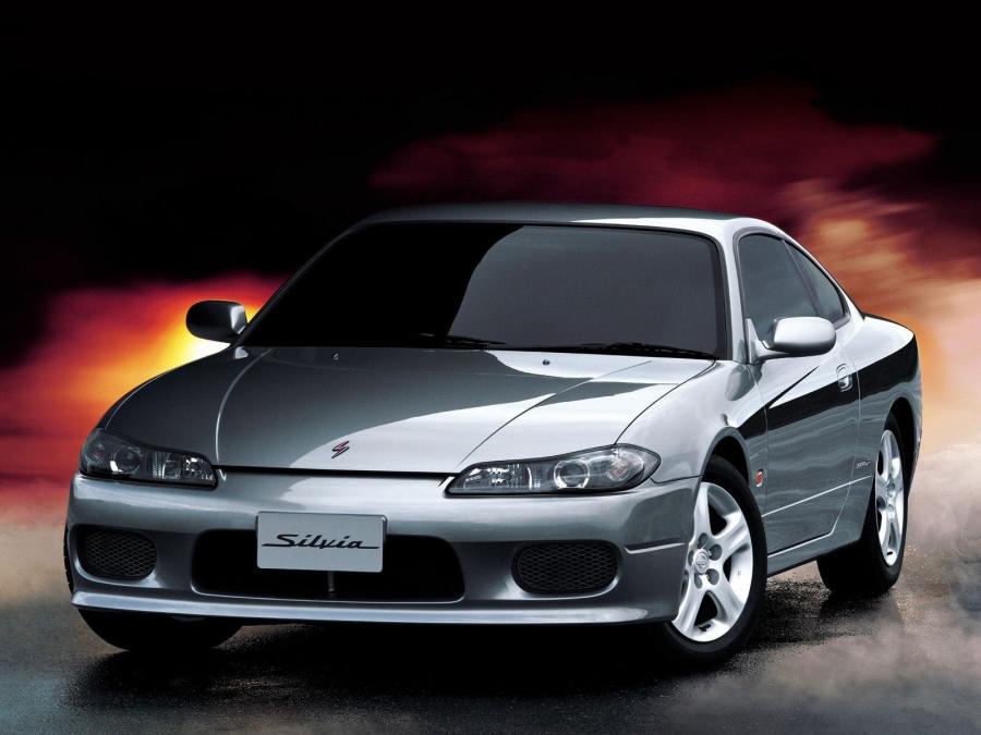  Nissan Silvia Spec-R Aero (S15) 1999 года  (фото 2 из 6)
